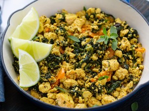 3 Resep Tumis Bayam Berbumbu Sederhana yang Segar Renyah