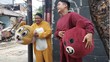 Kakek Badut Jalanan Ini Hidupkan Mimpi Sang Anak Jadi Polisi