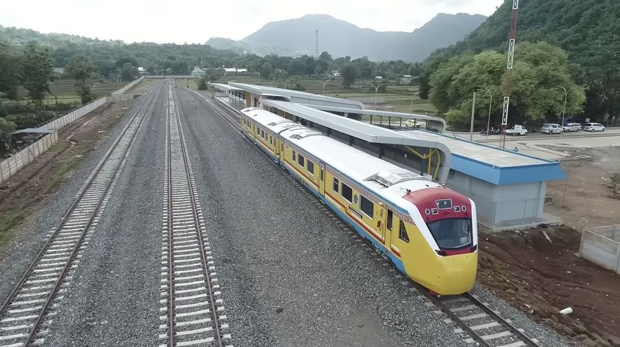 Kereta Api Pertama di Sulawesi Selatan. (Tangkapan Layar Youtube Presiden Joko Widodo)