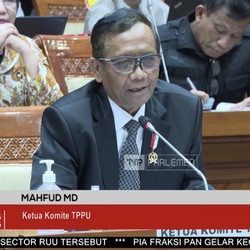 Berlangsung Panas, Rapat Mahfud & DPR Berakhir Tengah Malam!