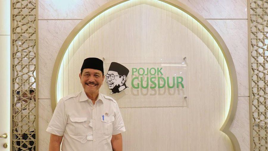Menko Marves Luhut Binsar Pandjaitan saat menghadiri undangan KH. Yahya Cholil Staquf untuk bersilaturahmi sekaligus melihat tahapan renovasi gedung PBNU. (Instagram @luhut.pandjaitan)