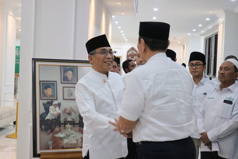 Menko Marves Luhut Binsar Pandjaitan saat menghadiri undangan KH. Yahya Cholil Staquf untuk bersilaturahmi sekaligus melihat tahapan renovasi gedung PBNU. Menko Marves Luhut Binsar Pandjaitan saat menghadiri undangan KH. Yahya Cholil Staquf untuk bersilaturahmi sekaligus melihat tahapan renovasi gedung PBNU. (Instagram @luhut.pandjaitan)