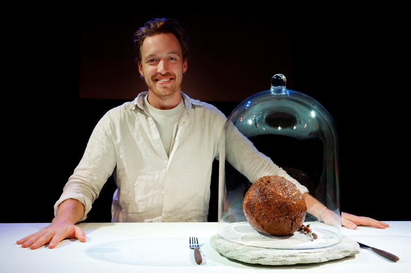 NETHERLANDS-MAMMOTH/ A meatball made from flesh cultivated using the DNA of an extinct woolly mammoth is presented at NEMO Science Museum created by a cultured meat company, in Amsterdam, Netherlands March 28, 2023. REUTERS/Piroschka van de Wouw
