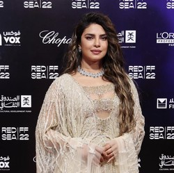 Sedih! Priyanka Chopra Ungkap Alasan Tinggalkan Bollywood