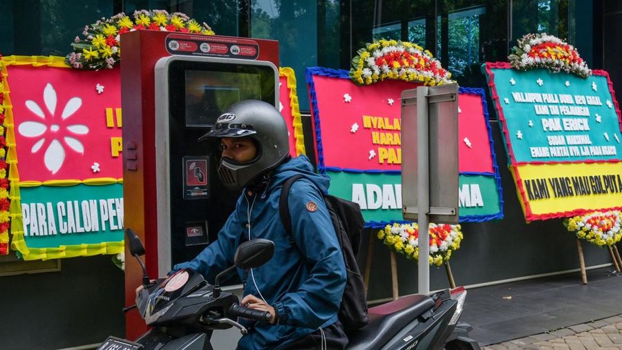 This picture shows wreaths expressing the concern of football fans outside the office of the Indonesian football association in Jakarta on March 30, 2023. - FIFA announced on March 29 it had removed Indonesia as hosts of this year's under-20 World Cup amid political turmoil over Israel's participation. (Photo by BAY ISMOYO / AFP) (Photo by BAY ISMOYO/AFP via Getty Images)