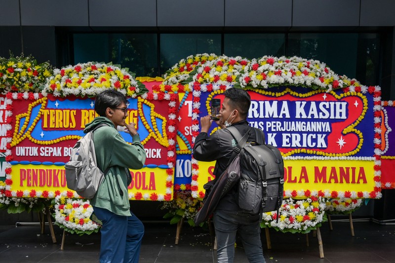 This picture shows wreaths expressing the concern of football fans outside the office of the Indonesian football association in Jakarta on March 30, 2023. - FIFA announced on March 29 it had removed Indonesia as hosts of this year's under-20 World Cup amid political turmoil over Israel's participation. (Photo by BAY ISMOYO / AFP) (Photo by BAY ISMOYO/AFP via Getty Images)