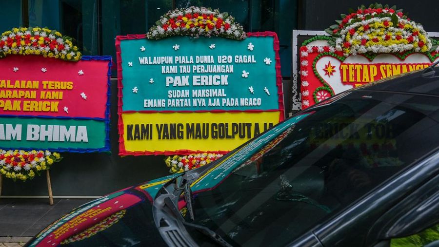 This picture shows wreaths expressing the concern of football fans outside the office of the Indonesian football association in Jakarta on March 30, 2023. - FIFA announced on March 29 it had removed Indonesia as hosts of this year's under-20 World Cup amid political turmoil over Israel's participation. (Photo by BAY ISMOYO / AFP) (Photo by BAY ISMOYO/AFP via Getty Images)