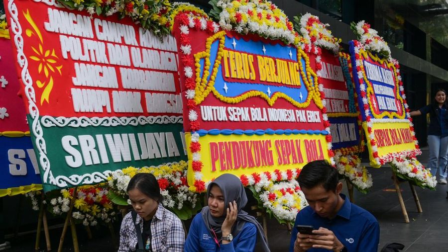 This picture shows wreaths expressing the concern of football fans outside the office of the Indonesian football association in Jakarta on March 30, 2023. - FIFA announced on March 29 it had removed Indonesia as hosts of this year's under-20 World Cup amid political turmoil over Israel's participation. (Photo by BAY ISMOYO / AFP) (Photo by BAY ISMOYO/AFP via Getty Images)