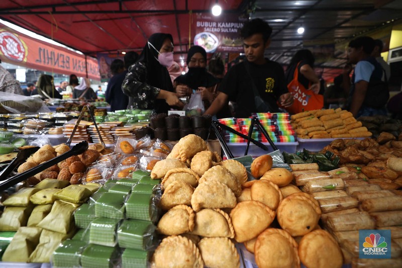 Bazar Takjil Ramadhan. (CNBC Indonesia/Tri Susilo) Bazar Takjil Ramadhan. (CNBC Indonesia/Tri Susilo)