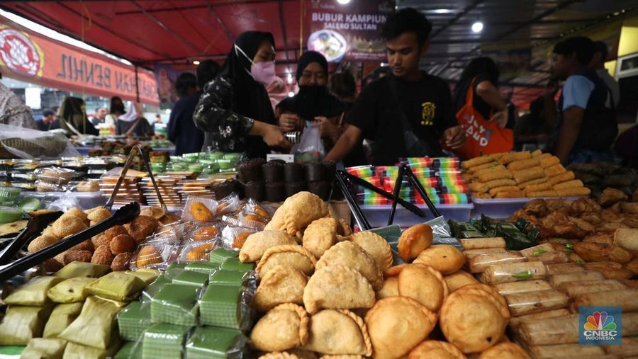 Bazar Takjil Ramadhan. (վ/Tri Susilo)