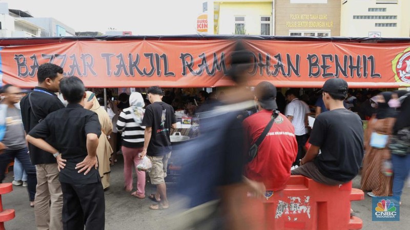 Bazar Takjil Ramadhan. (CNBC Indonesia/Tri Susilo)