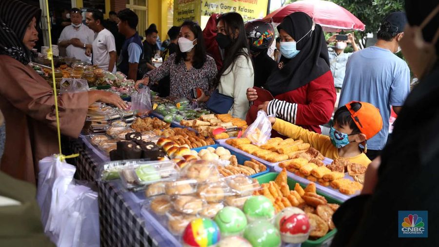 Bazar Takjil Ramadhan. (CNBC Indonesia/Tri Susilo)
