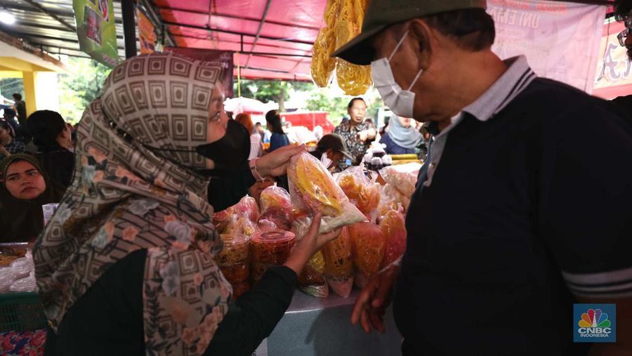 Bazar Takjil Ramadhan. (CNBC Indonesia/Tri Susilo)
