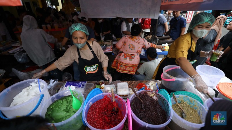 Bazar Takjil Ramadhan. (CNBC Indonesia/Tri Susilo)