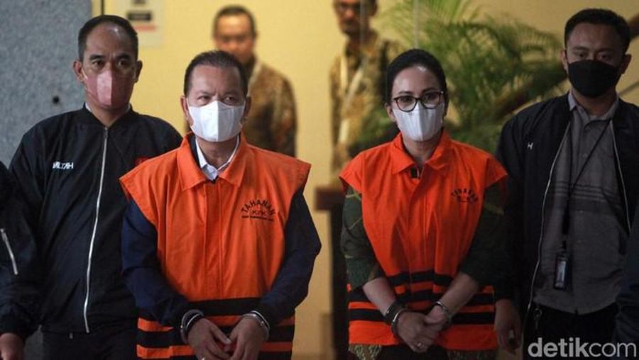Bupati Kapuas Ben Brahim S Bahat (BBSB) beserta istrinya Ary Egahni Ben Bahat (AE).