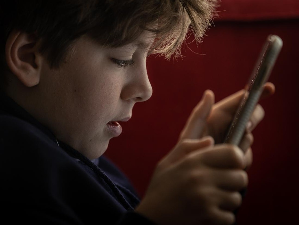 Pemerintah Larang Anak Bawah 16 Tahun Pakai Medsos, Dorong Main Permainan Tradisional