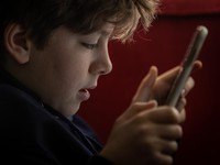 Kapan Waktu Ideal Memberikan Gadget kepada Anak? Ini Penjelasannya