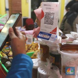 Kiamat Uang Tunai Meluas, QRIS Juga 'Jajah' Singapura