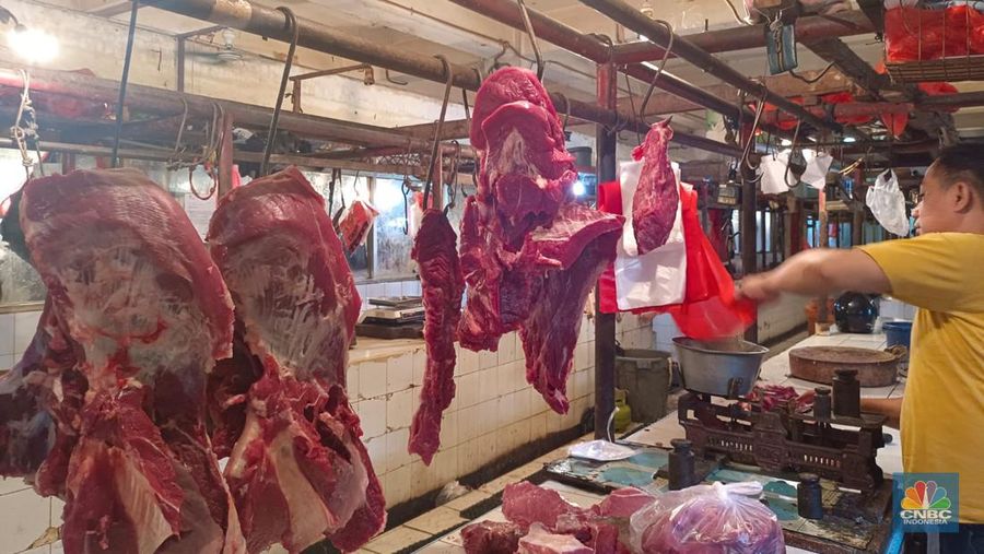 Harga daging sapi di Pasar Enjo, Jakarta Timur terpantau stabil di Rp130-140 per kg.