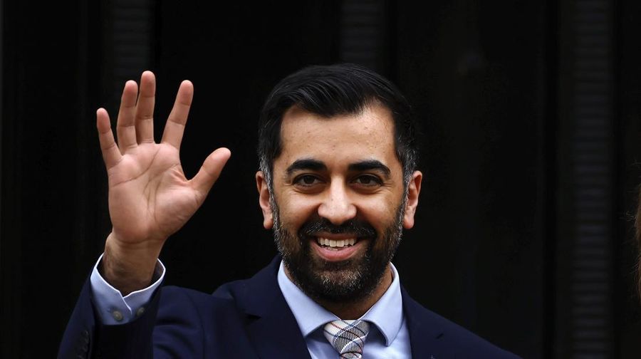 Humza Yousaf resmi dilantik sebagai pemimpin baru Skotlandia pada Rabu, (29/3/2023). (Getty Images/Jeff J Mitchell)
