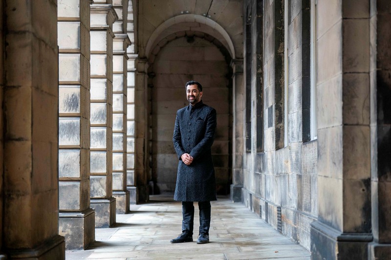Humza Yousaf resmi dilantik sebagai pemimpin baru Skotlandia pada Rabu, (29/3/2023). (via REUTERS/POOL) Humza Yousaf resmi dilantik sebagai pemimpin baru Skotlandia pada Rabu, (29/3/2023). (via REUTERS/POOL)