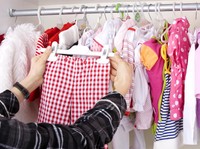 Fenomena Jelang Lebaran: Warga Pilih Beli Baju Baru, Bukan Daging