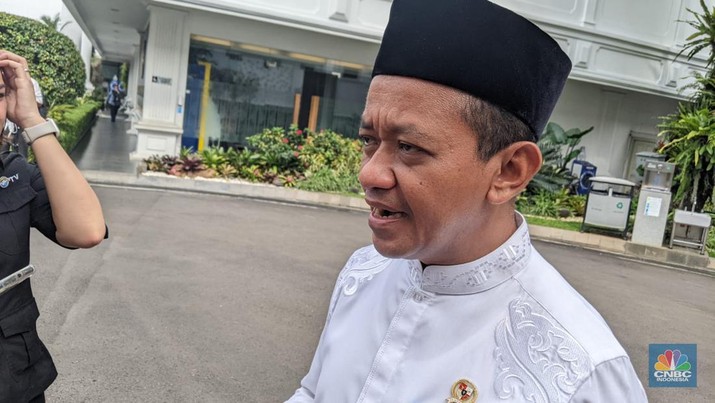 Menteri Investasi Indonesia Bahlil Lahadalia saat memenuhi panggilan Presiden Joko Widodo untuk melaporkan perkembangan investasi di 2023. (CNBC Indonesia/Emir Yanwardhana)