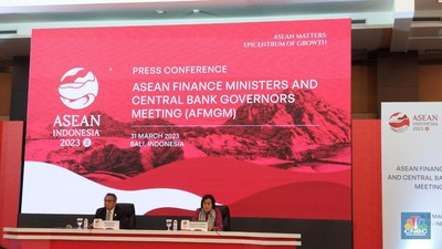 Menteri Keuangan Sri Mulyani dan Gubernur Bank Indonesia (BI) Perry Warjiyo dalam konferensi pers Asean Finance Ministers and Central Bank Governors Meeting (AFMGM), Bali Menteri Keuangan Sri Mulyani dan Gubernur Bank Indonesia (BI) Perry Warjiyo dalam konferensi pers Asean Finance Ministers and Central Bank Governors Meeting (AFMGM), Bali. (CNBC Indonesia/Cantika Adinda Putri)
