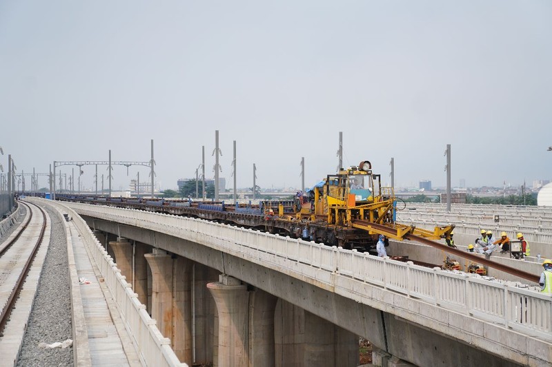 Menteri Koordinator Bidang Kemaritiman dan Investasi RI Luhut Binsar Panjaitan mengatakan pembangunan Kereta Api Cepat Jakarta Bandung dan LRT Jabodebek terus berjalan sesuai yang direncanakan. Menteri Koordinator Bidang Kemaritiman dan Investasi RI Luhut Binsar Panjaitan mengatakan pembangunan Kereta Api Cepat Jakarta Bandung dan LRT Jabodebek terus berjalan sesuai yang direncanakan. (Dok. KCIC)