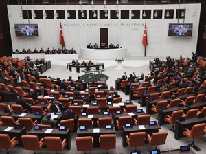 Anggota Parlemen Turki Baku Hantam Buntut Wali Kota Pro-Kurdi Dicopot