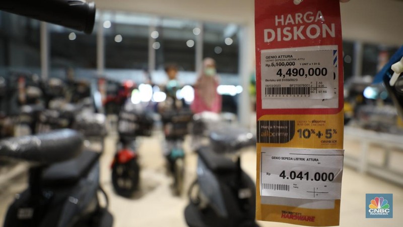 Promo Aneka Sembako di Transmart Cempaka Putih (CNBC Indonesia/Tri Susilo)