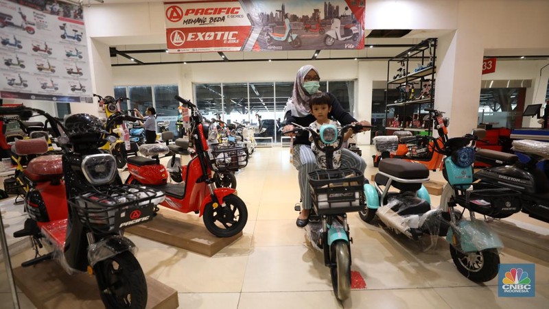 Promo Aneka Sembako di Transmart Cempaka Putih (CNBC Indonesia/Tri Susilo)