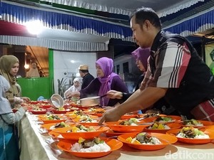 Masjid Agung An-Nur Kota Batu Sediakan 800 Porsi Buka Puasa Gratis