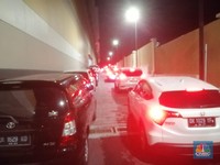 Antrean Mobil Mengular Midnight Sale Transmart Pontianak