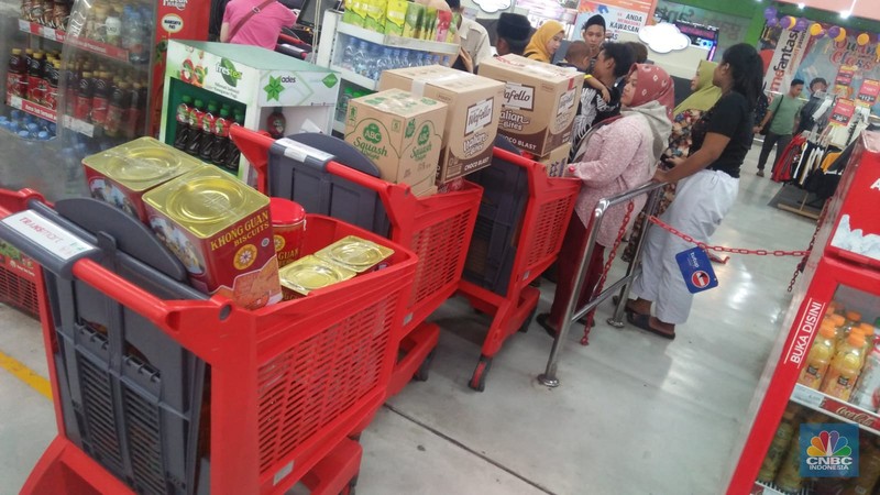 Midnight Sale Transmart Pontianak. (Ist) Midnight Sale Transmart Pontianak. (Ist)