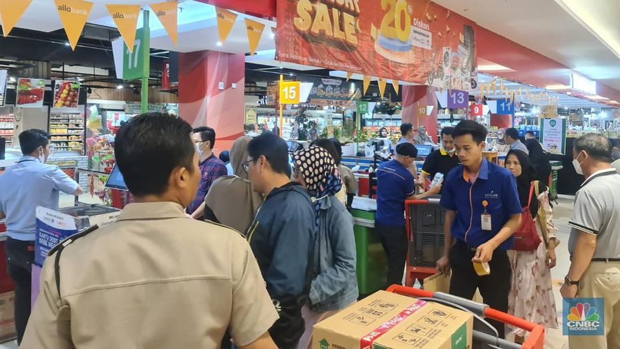 Midnight Sale Transmart Pontianak. (Ist)