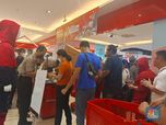 Heboh! Troli Habis & Kasir Antre di Transmart Midnight Sale