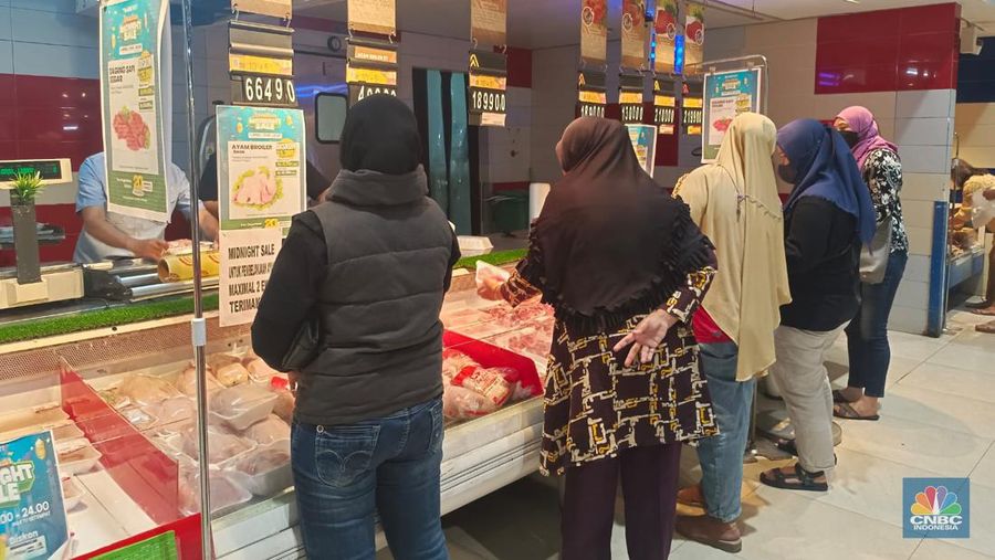 Transmart Cempaka Putih. (CNBC Indonesia/Martya Rizki)