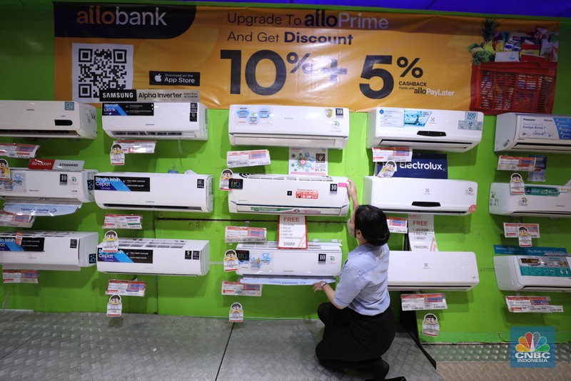 Promo Aneka Sembako di Transmart Cempaka Putih (CNBC Indonesia/Tri Susilo)