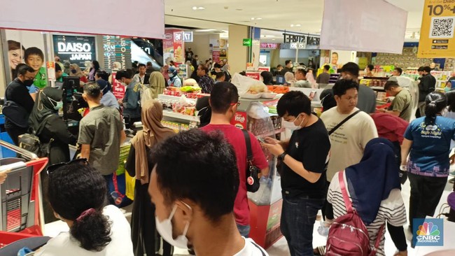 Serbu! Transmart Gelar Sapu Bersih Stock di 44 Gerai, Harga Spesial