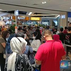 Transmart Kokas Padat Jelang Midnight Sale, Ini Penampakannya
