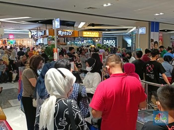 Sambil Ngabuburit, Begini Padatnya Transmart Kokas