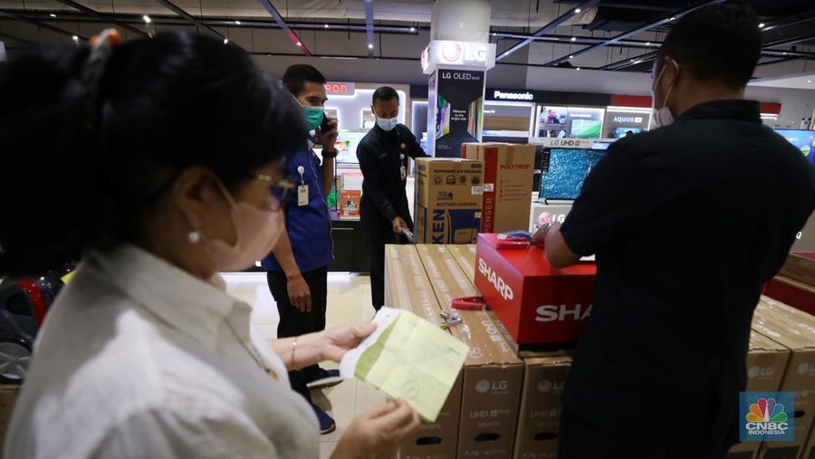 Transmart Midnight Sale (CNBC Indonesia/Tri Susillo)