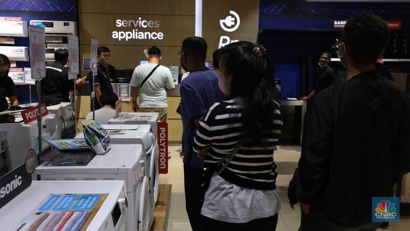Transmart Midnight Sale (CNBC Indonesia/Tri Susillo)