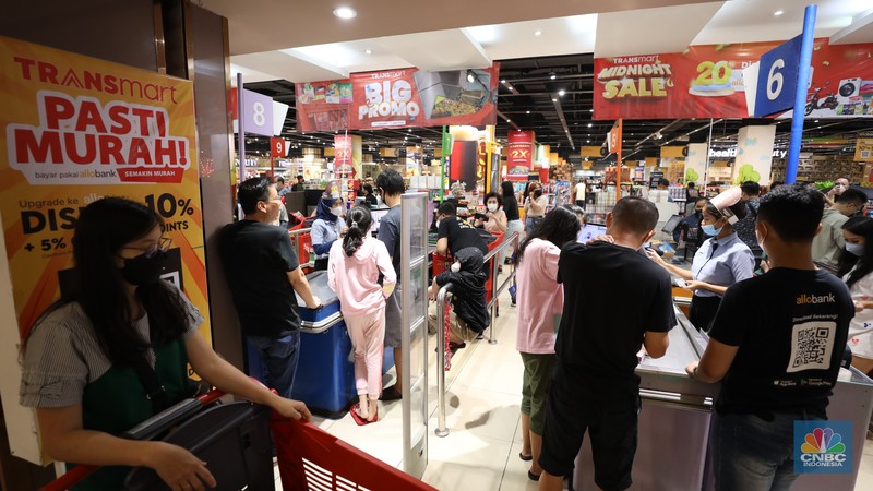 Transmart Midnight Sale (CNBC Indonesia/Tri Susillo) Transmart Midnight Sale (CNBC Indonesia/Tri Susillo)