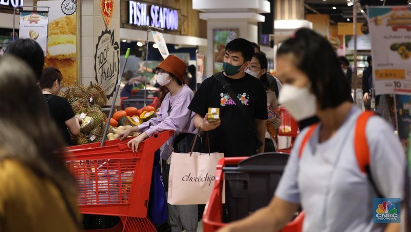 Transmart Midnight Sale (CNBC Indonesia/Tri Susillo)