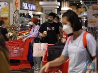 Pengunjung Transmart Kokas Membludak, Sikat Barang-barang Ini