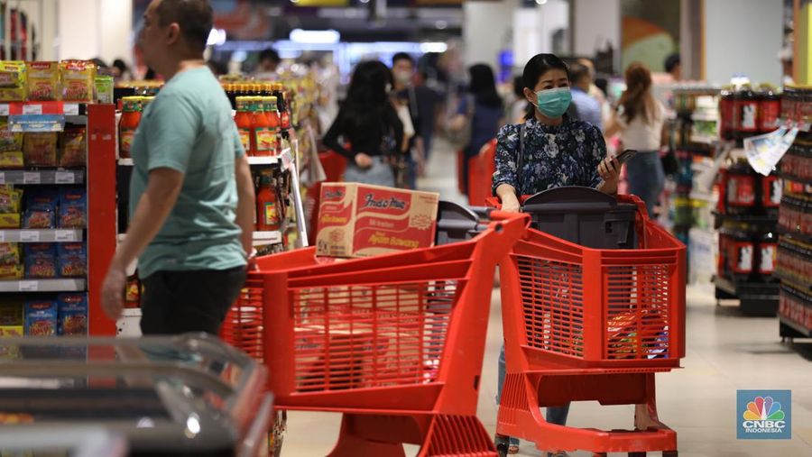 Transmart Midnight Sale (CNBC Indonesia/Tri Susillo)