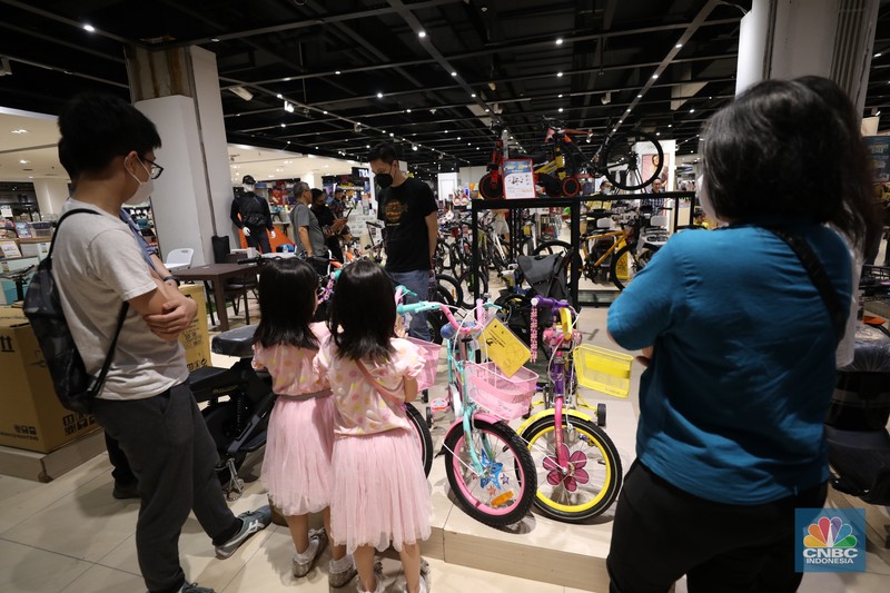 Transmart Midnight Sale (CNBC Indonesia/Tri Susillo)