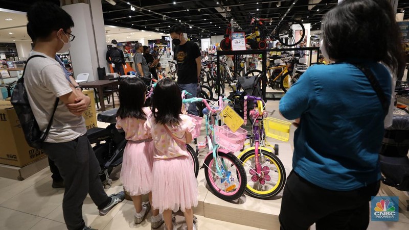 Transmart Midnight Sale (CNBC Indonesia/Tri Susillo)
